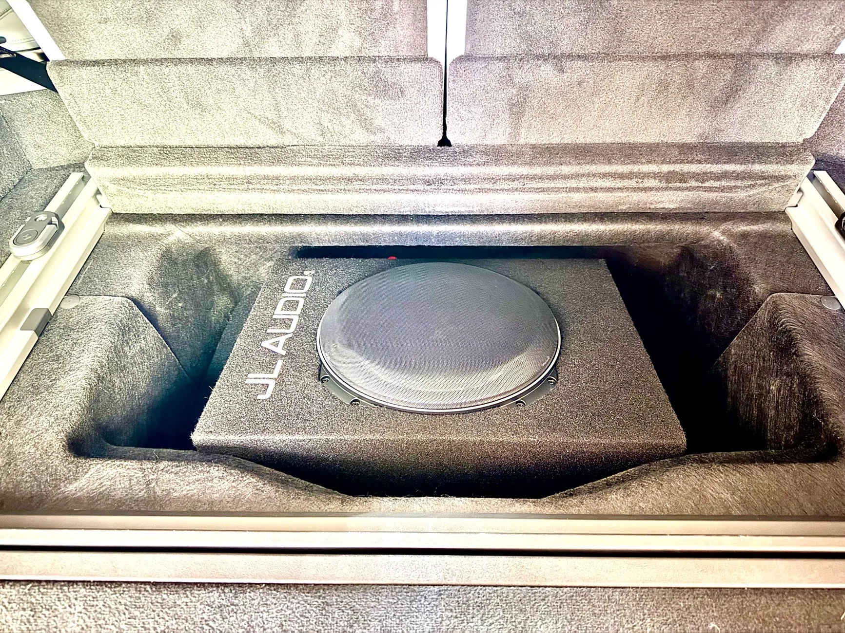 Rivian R1T R1S 2025.34.30 Sound Change IMG_3049