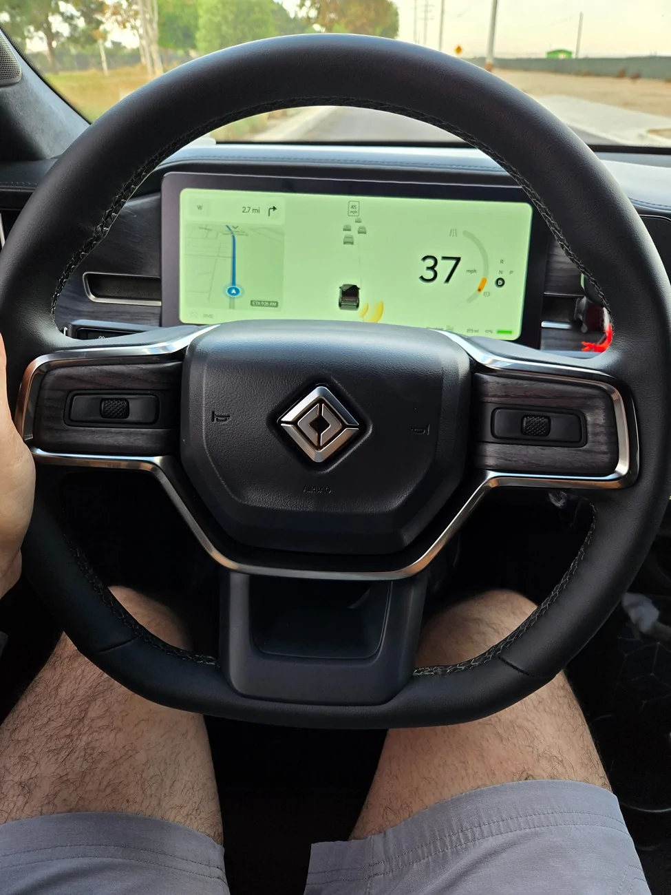 Rivian R1T R1S TSB -- RSB-10-23-001-1: Steering Wheel Vibration for model year 2022 - 2023. The driver may notice a slight vibration of the steering wheel 20251009_085509
