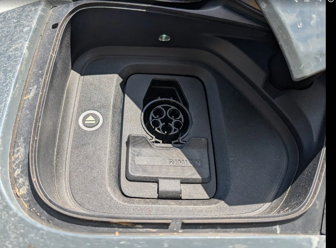 Rivian R1T R1S Request: Lighted charging socket 1760376614647-eo