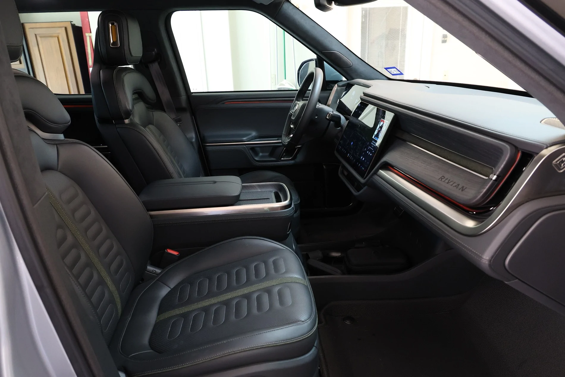 Rivian R1T R1S *** Price Reduced *** For Sale 2024 R1T Dual Motor Large Battery $51500 CJ3A2436