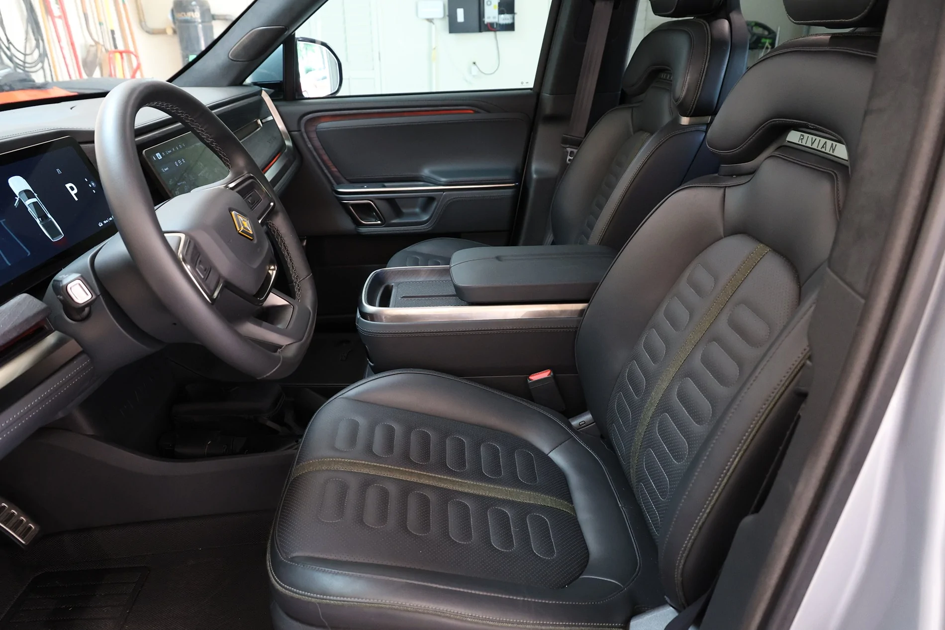 Rivian R1T R1S *** Price Reduced *** For Sale 2024 R1T Dual Motor Large Battery $51500 CJ3A2431