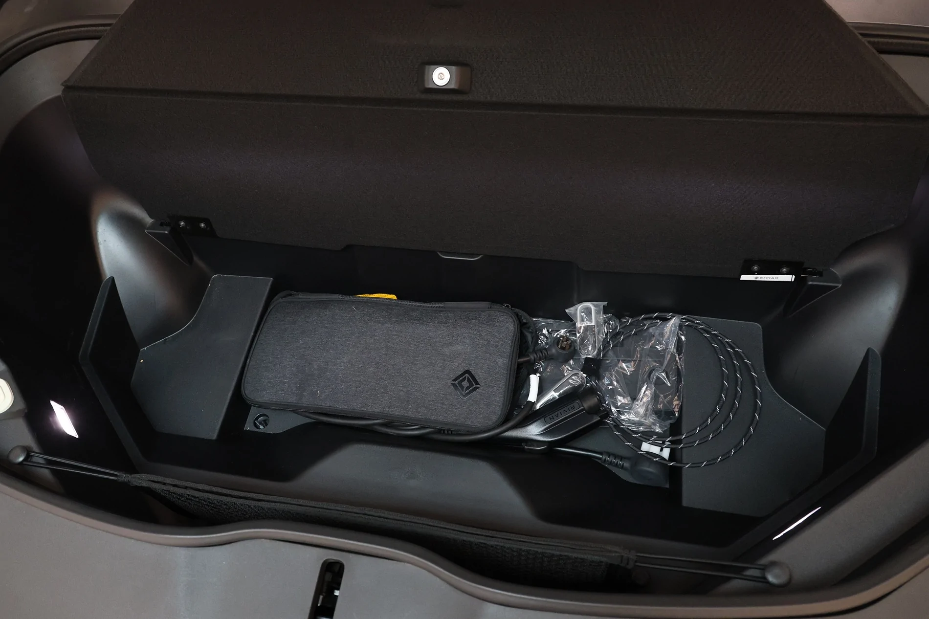 Rivian R1T R1S *** Price Reduced *** For Sale 2024 R1T Dual Motor Large Battery $51500 CJ3A2449