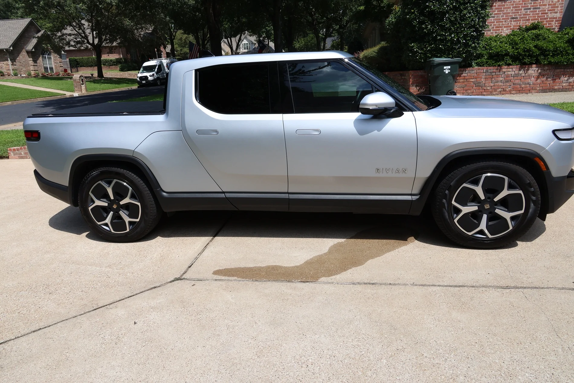 Rivian R1T R1S *** Price Reduced *** For Sale 2024 R1T Dual Motor Large Battery $51500 CJ3A2401