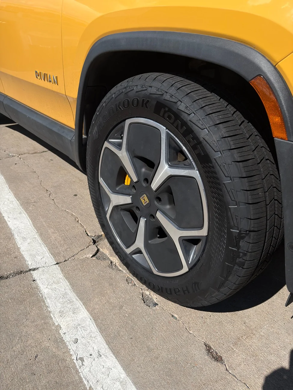 Rivian R1T R1S Hankook iON HT 275/55R21 XL IMG_0105