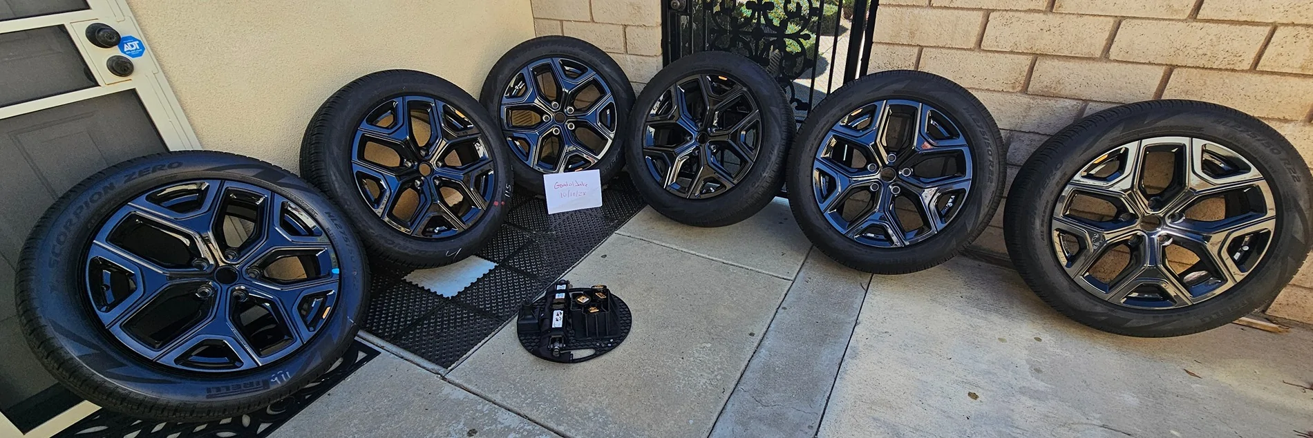 Rivian R1T R1S IE/OC ~ 22" Sport Dark Wheels & Tires & Spare kit 20251018_112800