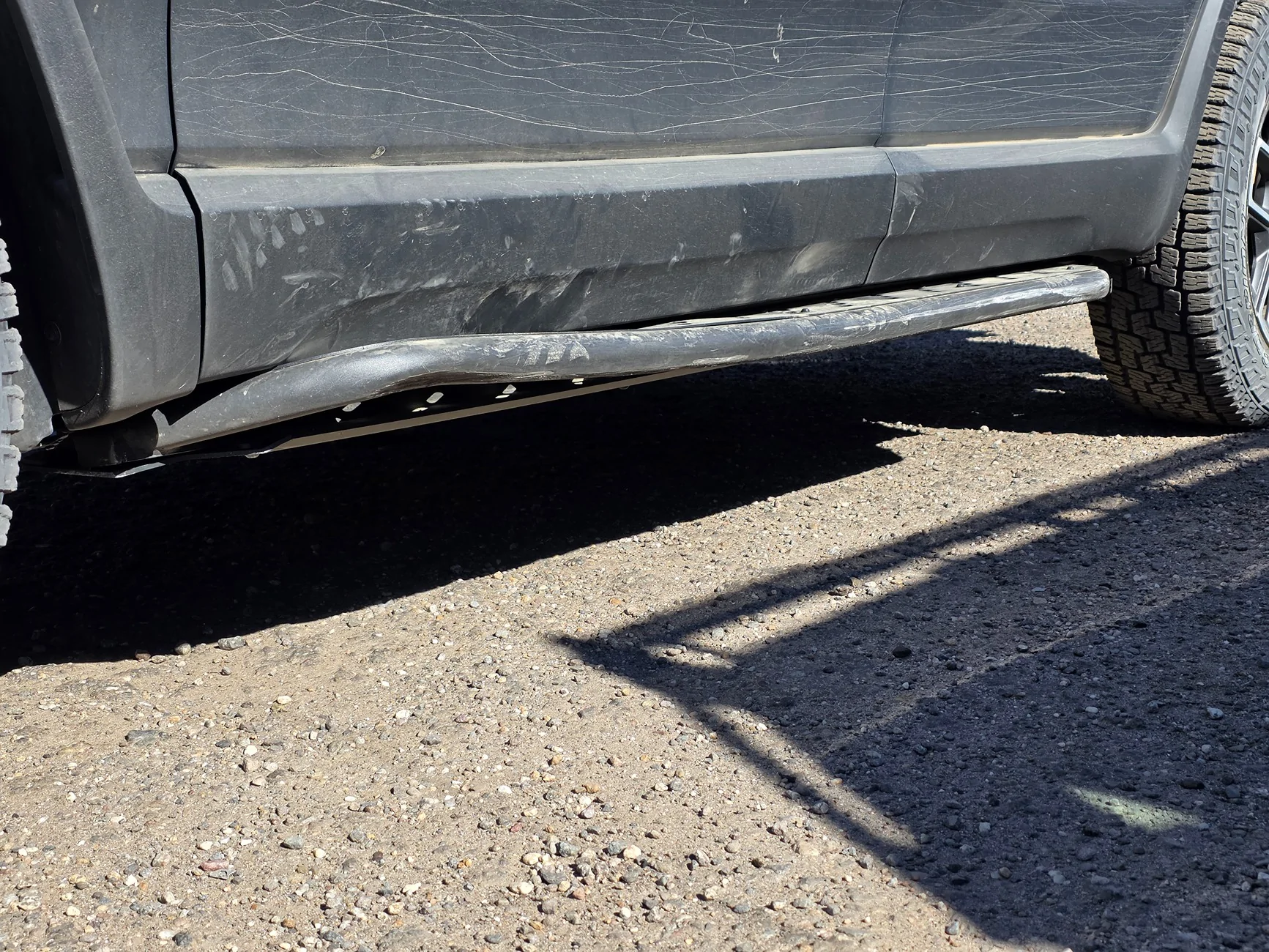 Rivian R1T R1S Rivian R1S gets EV Sportline Rock Slider / Running Boards - Step up & Protect! 20251018_145041