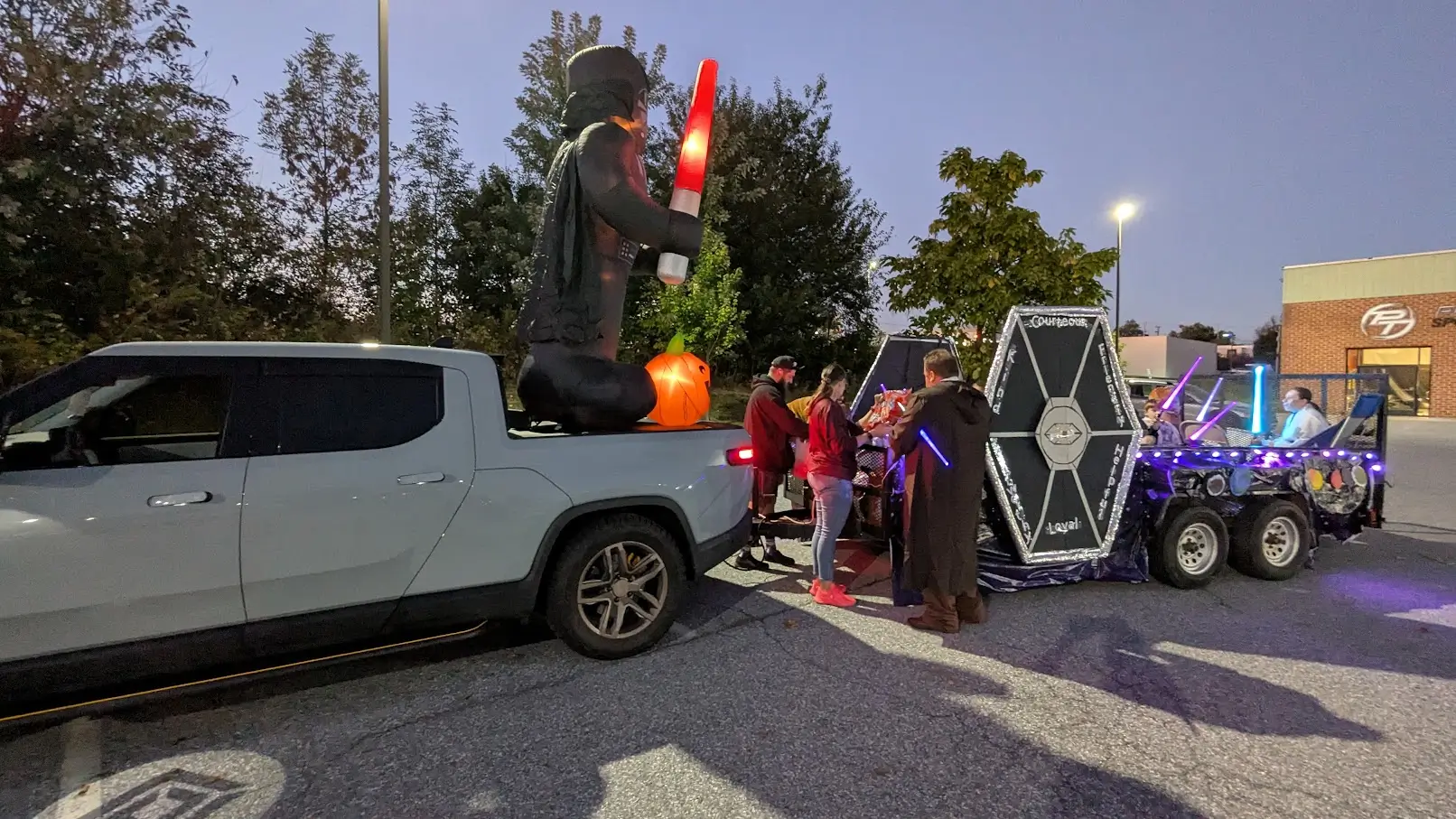 Rivian R1T R1S Let's see your Rivian's 2025 Halloween Costume Decorations! 1760961130545-1h