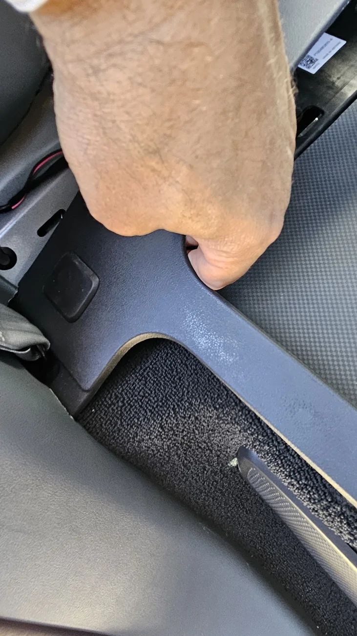 ロー専用 2025 R1T Premium Audio, your subwoofer is out of phase | Rivian