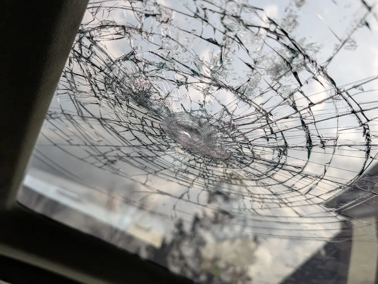 Rivian R1T R1S cracked roof glass - repair or wait? long drive to SC... 1760991204729-es