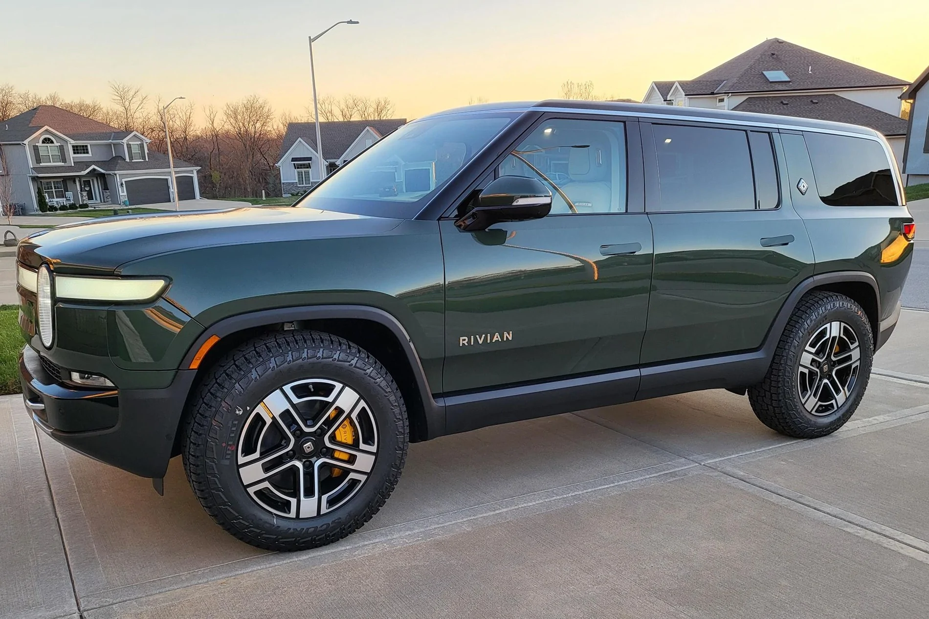 Rivian R1T R1S WTB - Gen 1 AT 20" Bright Wheels 3BD8RBPA-sT0HL7SrH4-(edit)