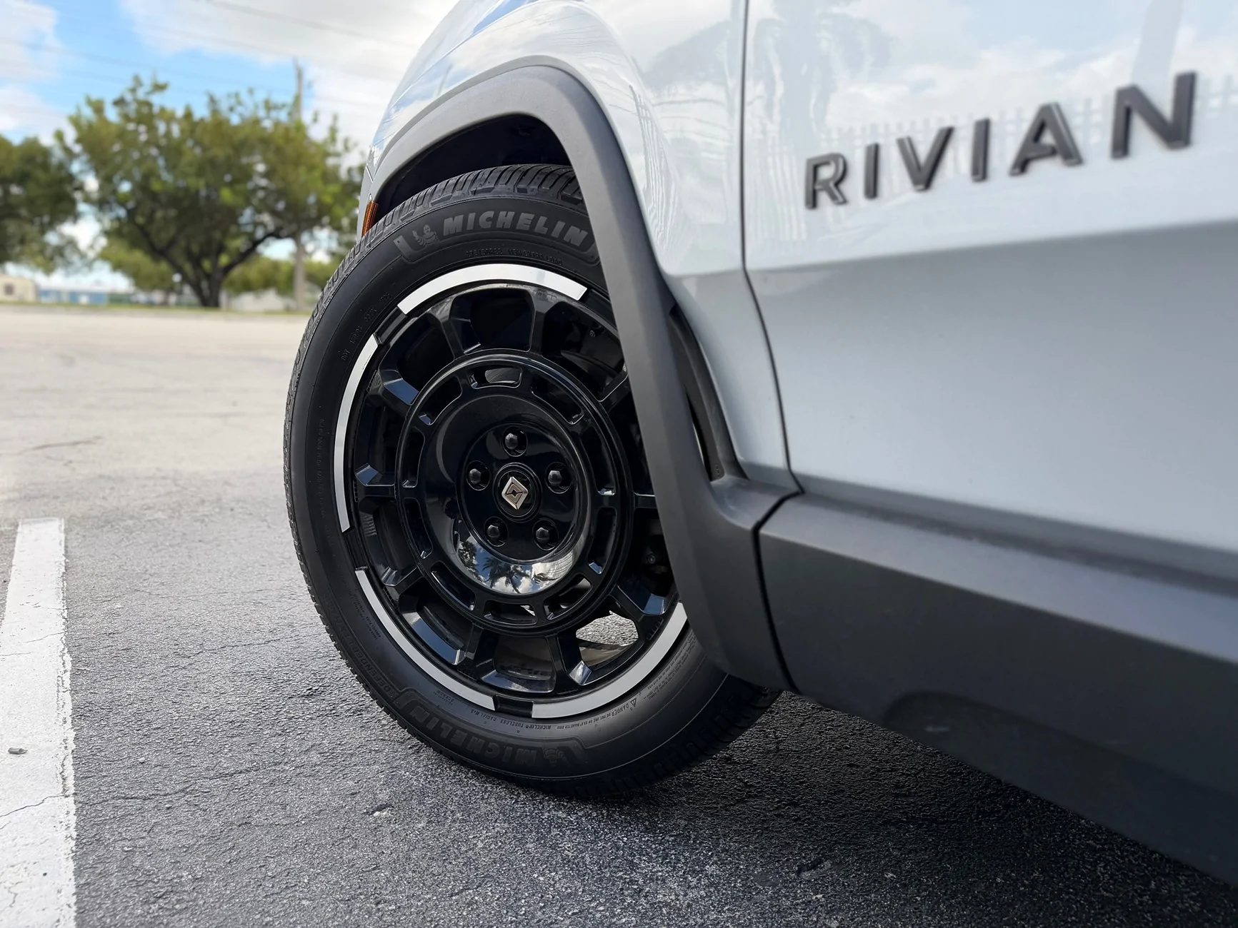 Weathertech For Rivian R1s Joined the Rivian family yesterday w/ new Gen 2 R1S. | Page 6 | Rivian ...