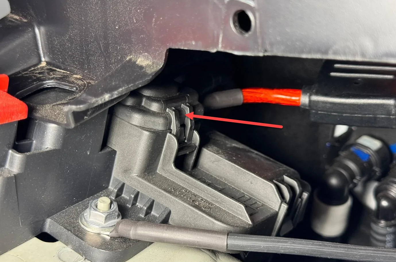 Rivian R1T R1S 12V access in Gen2 R1S for light bar installation? 1761489505135-qr