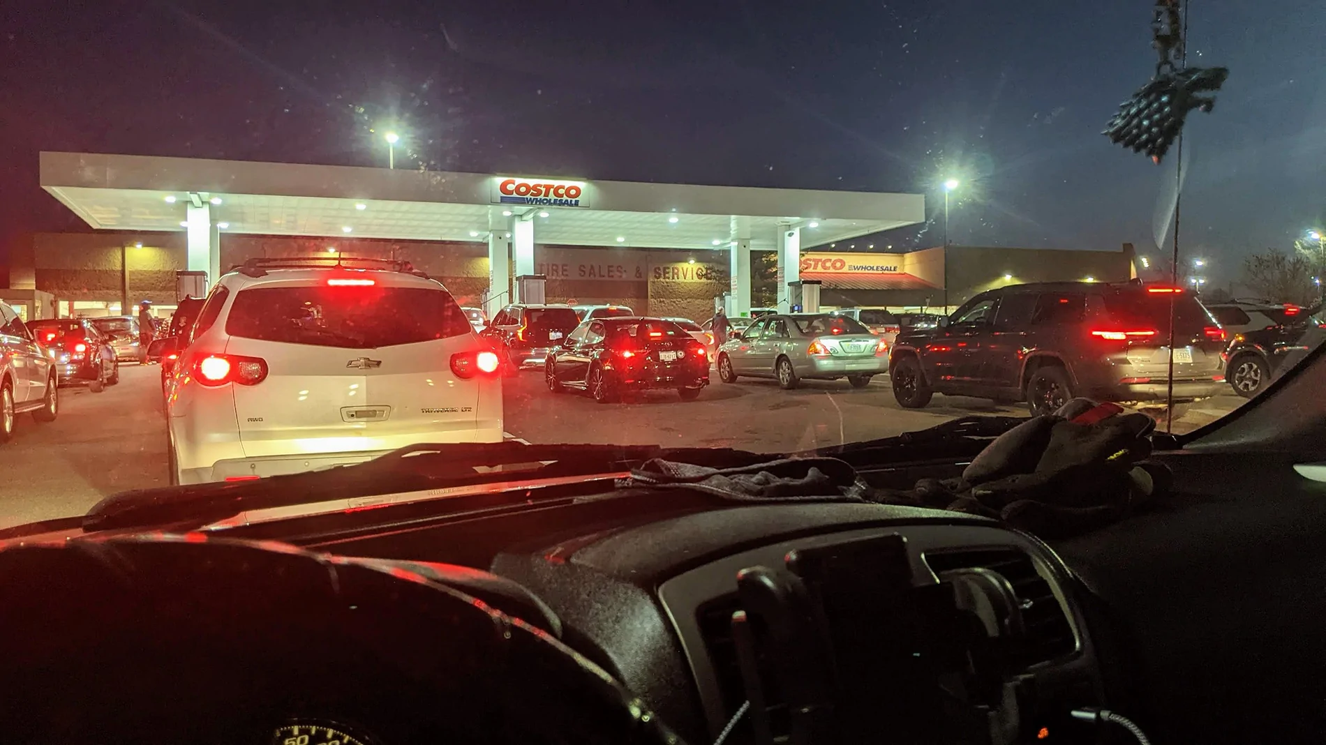 Rivian R1T R1S Rivian to lay off 600+ workers / 4% workforce (Oct 23, 2025 report) 1761521663716-na