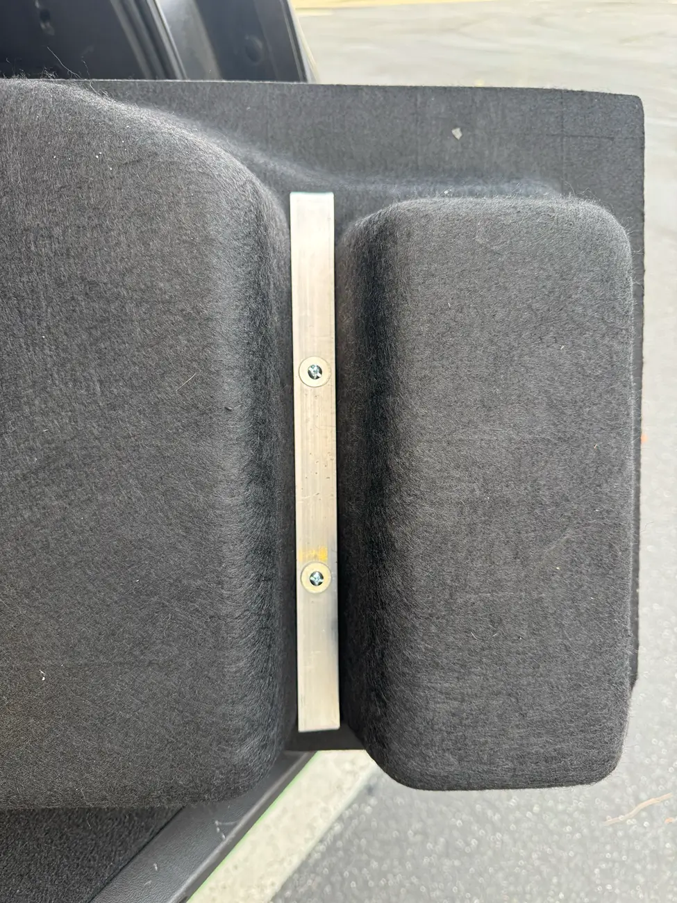 Rivian R1T R1S DIY: R1S Cargo Tray Grab Handles tempImageF0o0hj