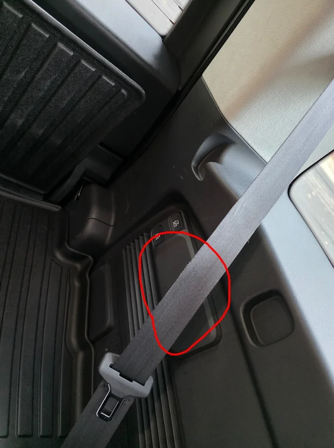 Rivian R1T R1S Rattling sound around the cargo area 20251027_103059