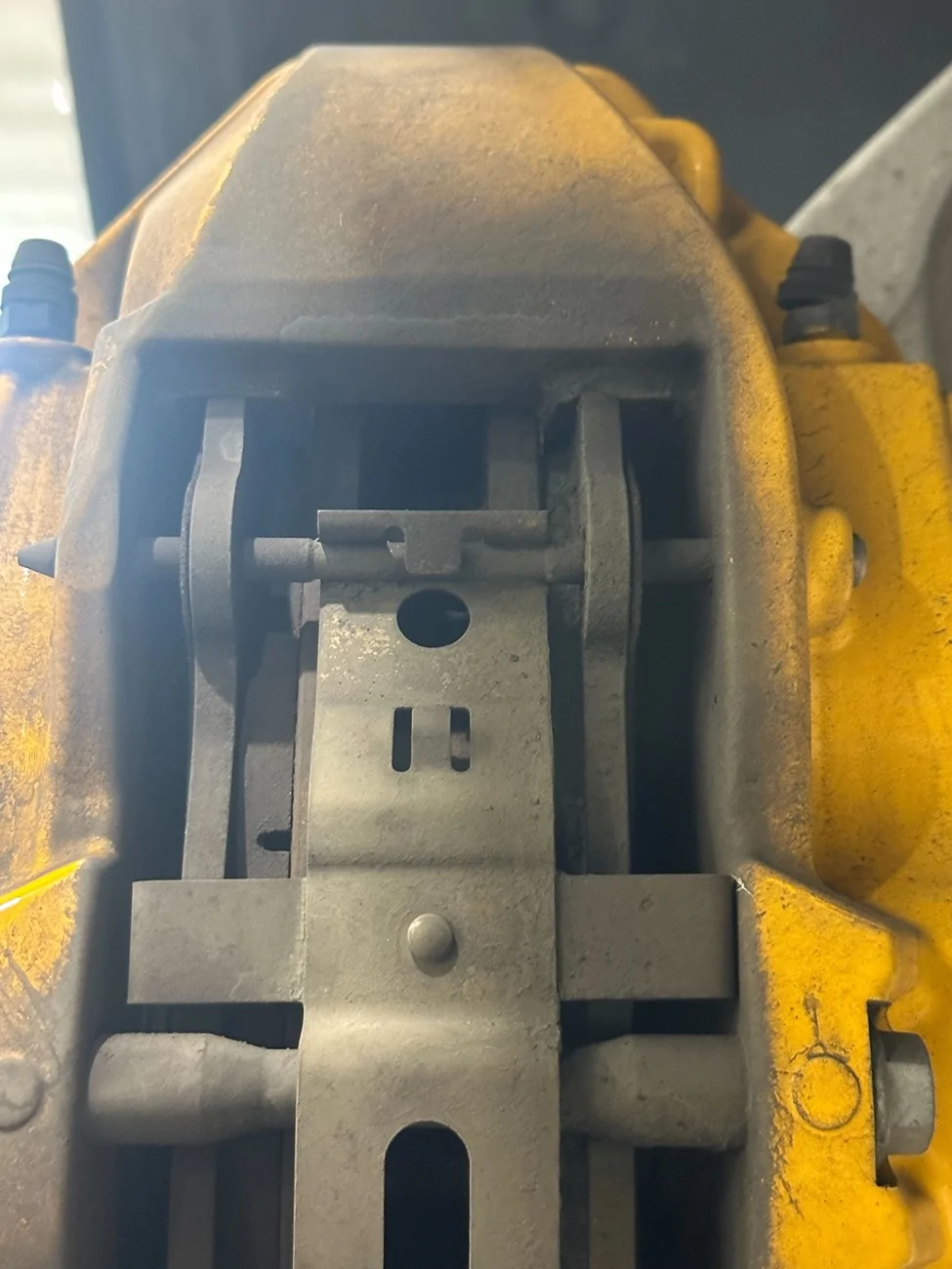 Rivian R1T R1S Them’s the Brakes: Replacing Pads only vs Pads & Rotors IMG_6105