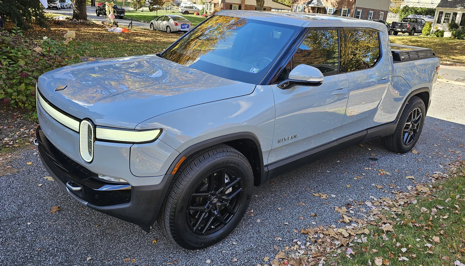 Rivian R1T R1S Bump & price reduction '24 R1T Adventure PDM Large Pack Front 3-4