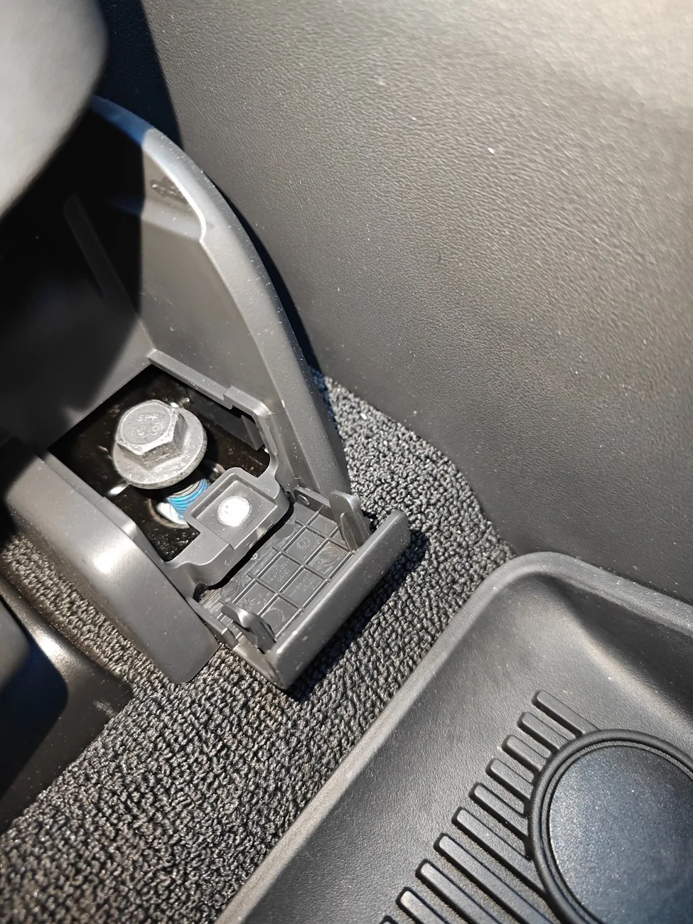 Rivian R1T R1S Bolts on passenger seat loose - can I just tighten them or am I overlooking something? IMG_20251029_154029095_MP