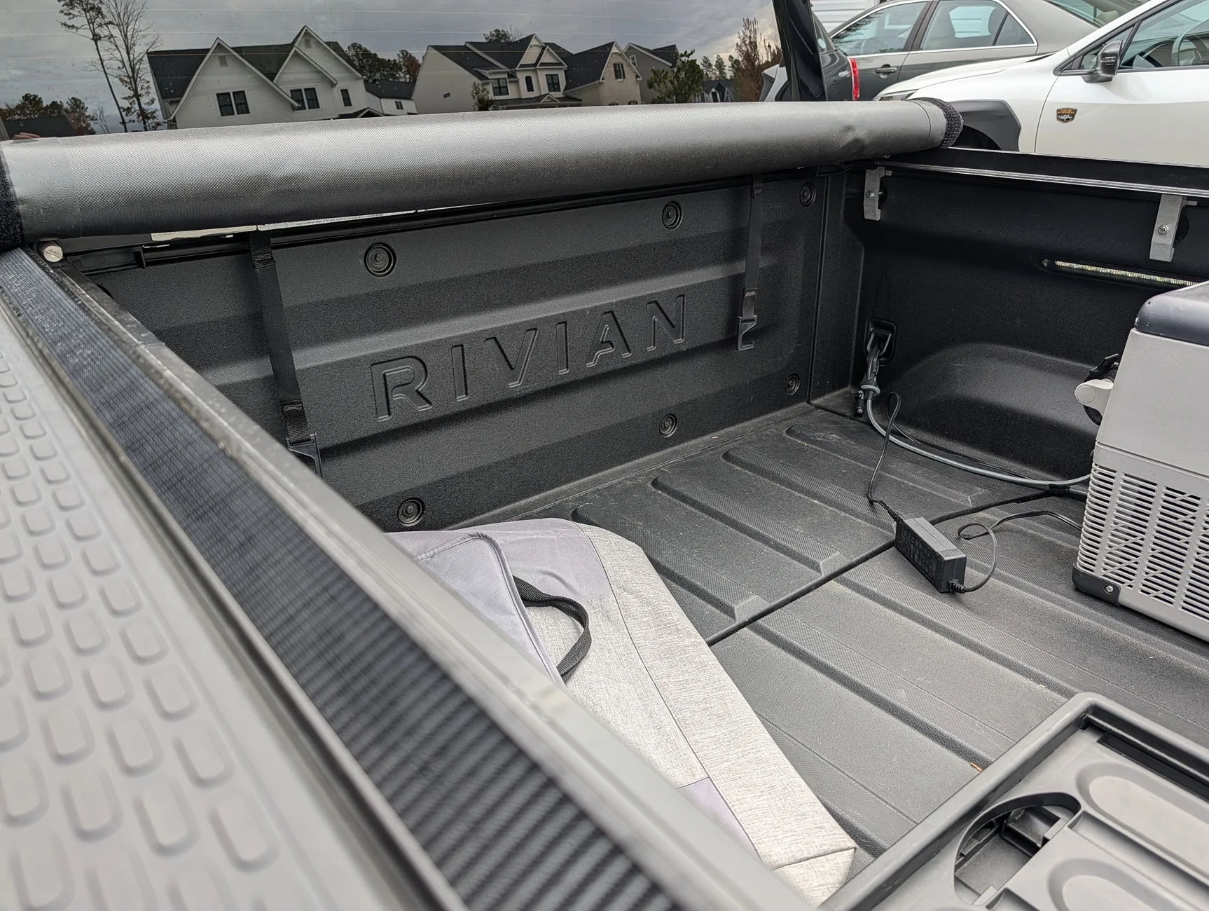 Rivian R1T R1S FS: RMaxx soft tonneau 656