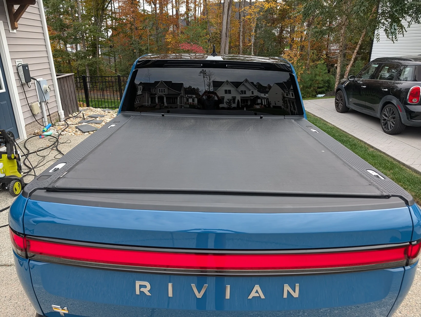 Rivian R1T R1S FS: RMaxx soft tonneau 652