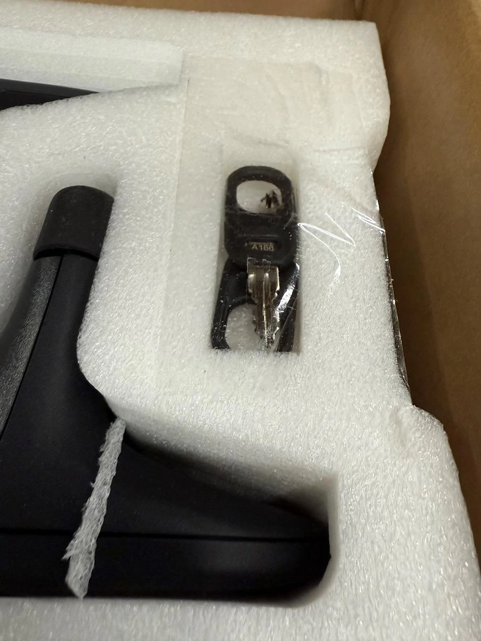 Rivian R1T R1S [SCAM] Rivian Dark Crossbars – Brand New $650 IMG_8640