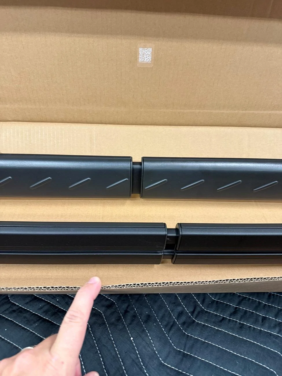 Rivian R1T R1S [SCAM] Rivian Dark Crossbars – Brand New $650 IMG_8641