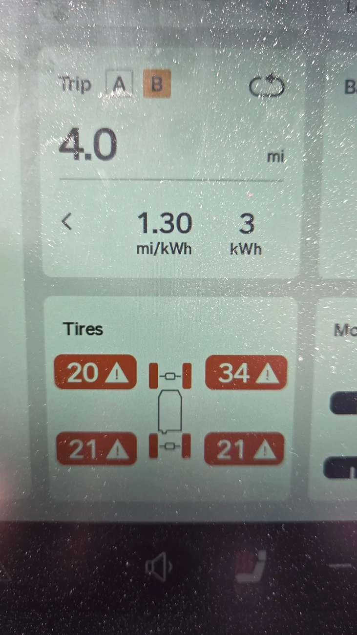Rivian R1T R1S I aired down, and my efficiency went UP (in sand) 20251026_104909