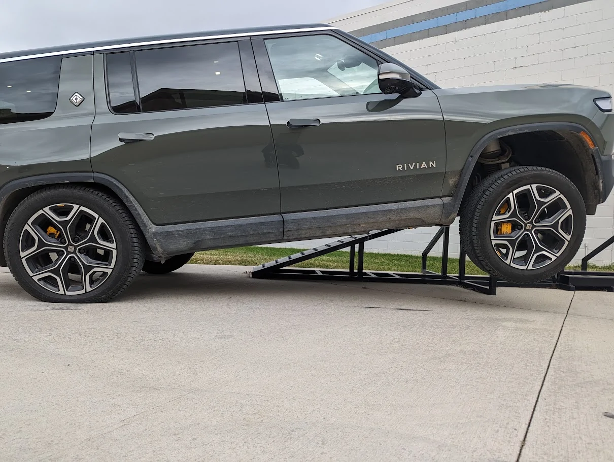 Rivian R1T R1S R1's fancy suspension has been outdone 1762359746092-6f