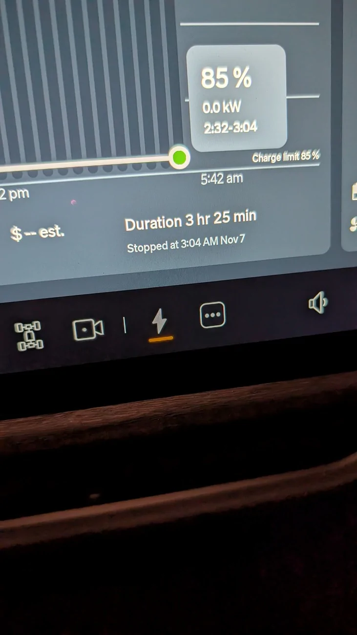 Rivian R1T R1S End Charging time is off by 1 hour PXL_20251107_103424500