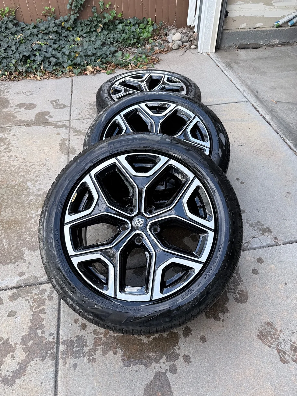 Rivian R1T R1S 3x 22” sport wheels for sale $400 ea, $1000 for all 3 IMG_5063