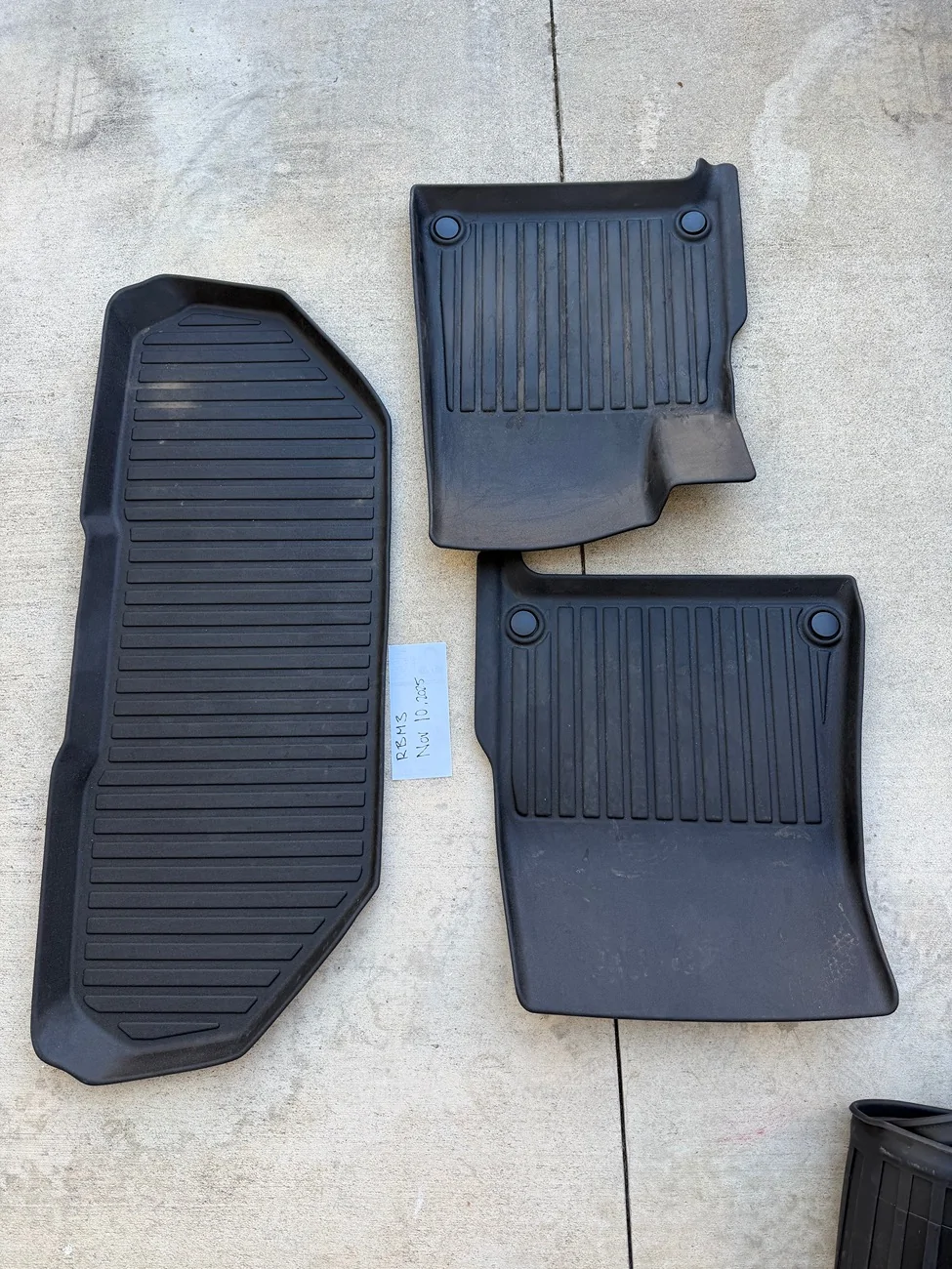 Rivian R1T R1S FS -Los Angeles area: R1S LinerX Floor mats and Canvas back tailgate. IMG_0015