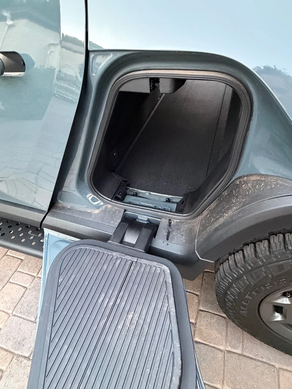 Rivian R1T R1S Boxgods (Rivian Aftermarket Group) Gear Tunnel Slide Out Utility Tray Install & Review IMG_0648