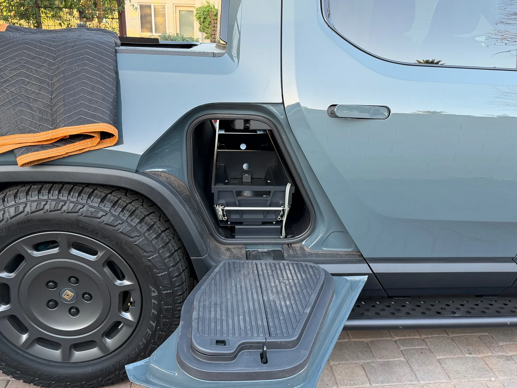 Rivian R1T R1S Boxgods (Rivian Aftermarket Group) Gear Tunnel Slide Out Utility Tray Install & Review IMG_0660