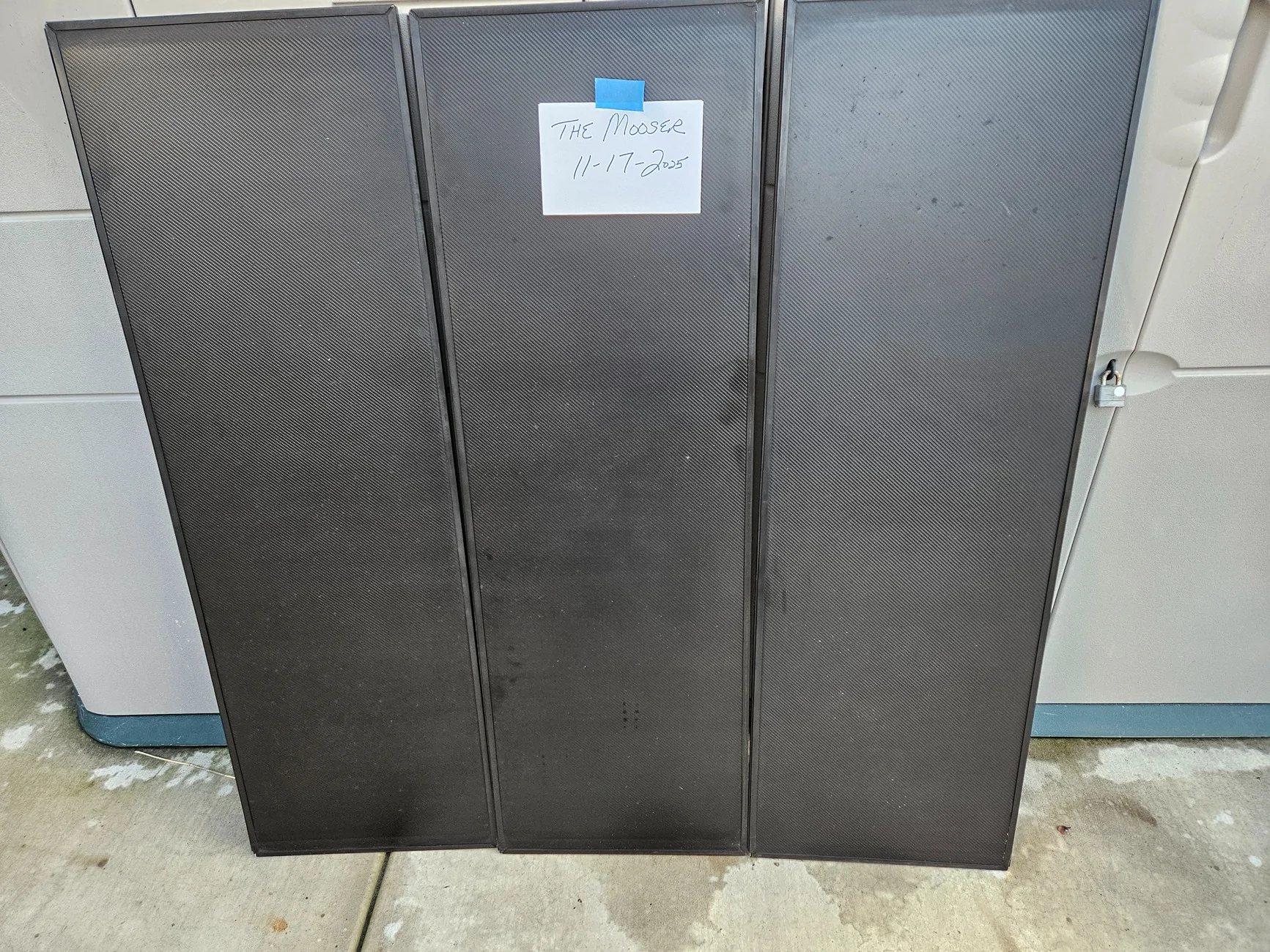 Rivian R1T R1S Tail Lidz Tonneau Cover, San Diego 20251116_161152