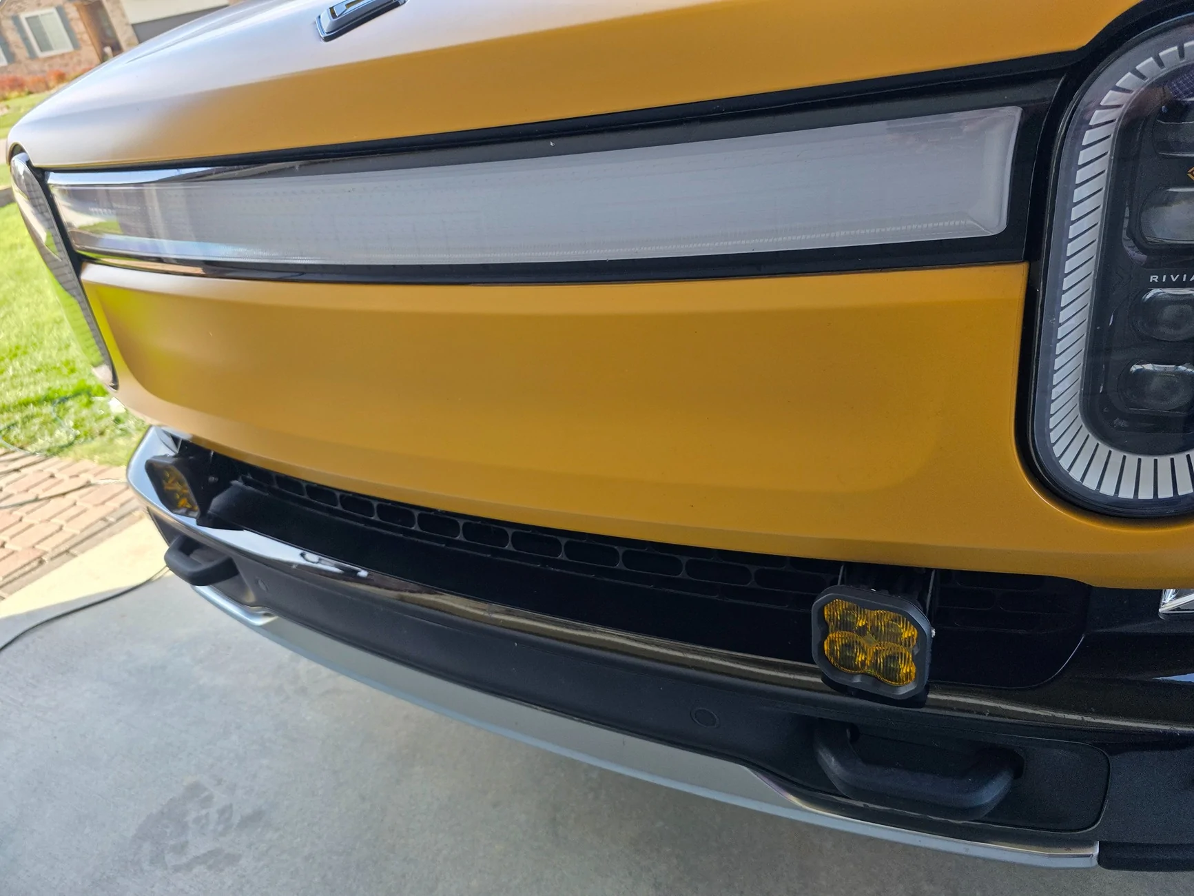 Rivian R1T R1S Rivian headlights at night in snowstorm = zero visibility 20251119_122030