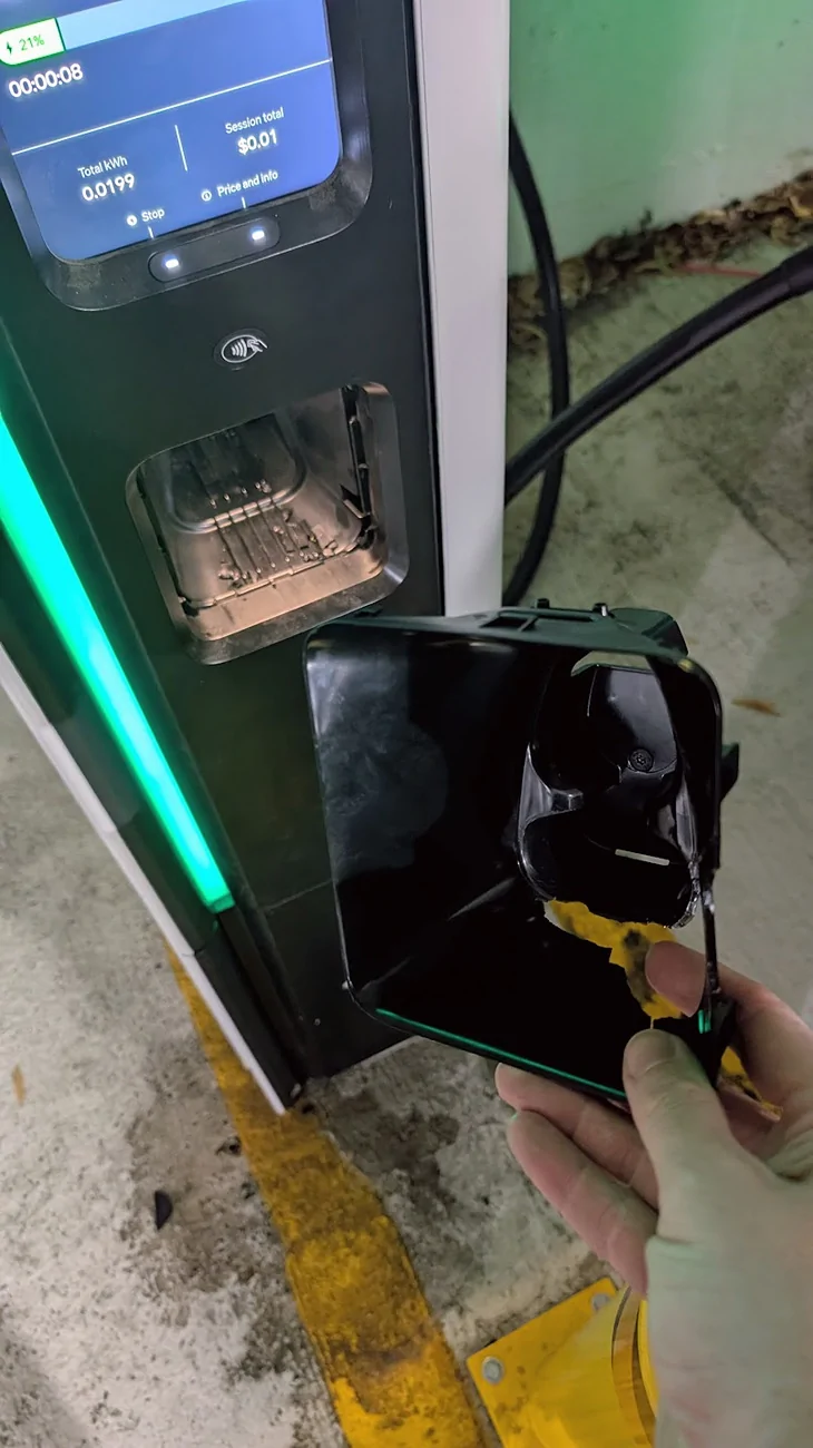 Rivian R1T R1S Report a physically damaged RAN charger? 1763752250537-zt