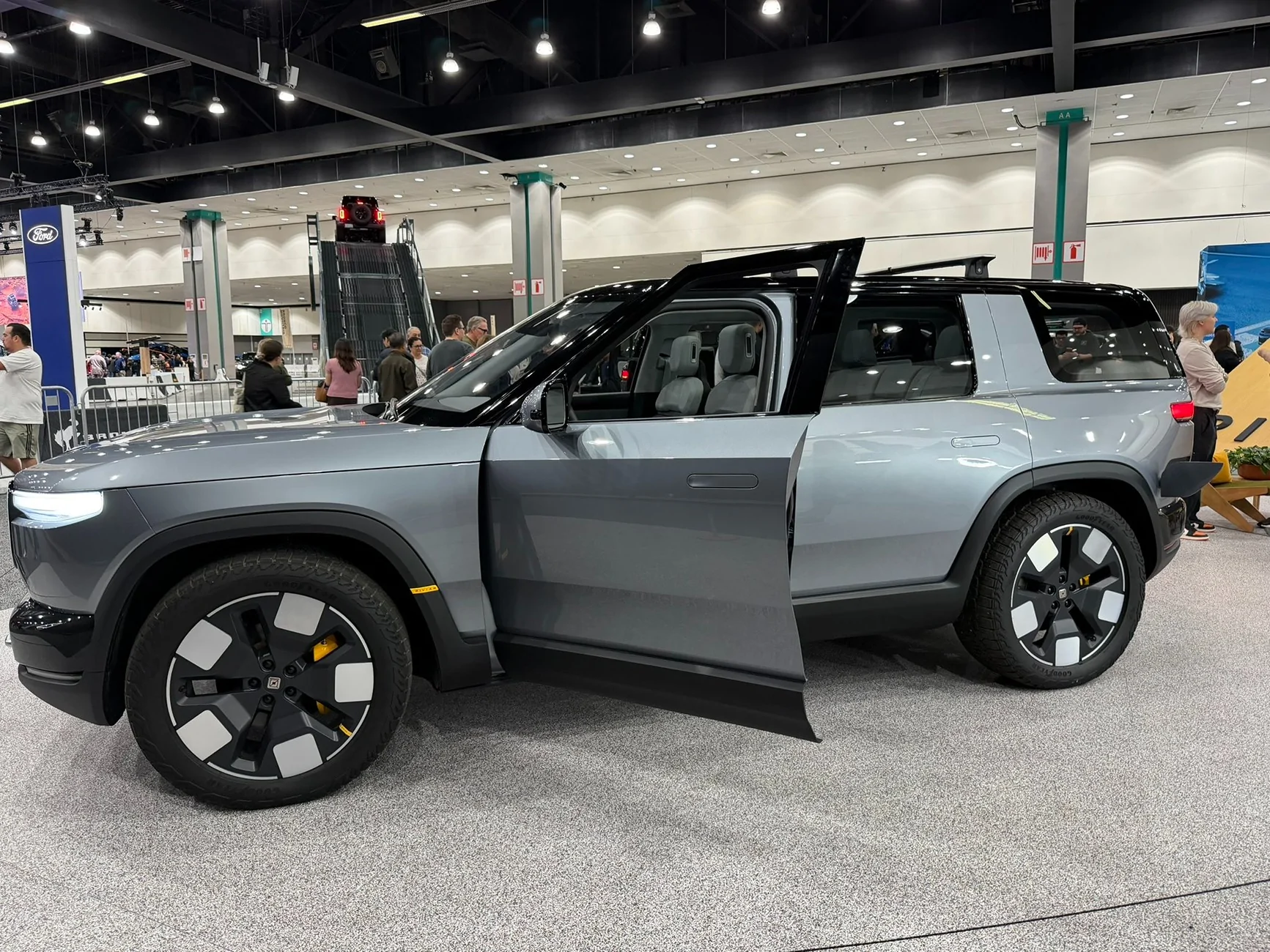 R2 at LA Auto Show 2025 (photos & videos) | Rivian Forum - R1T R1S R2 ...