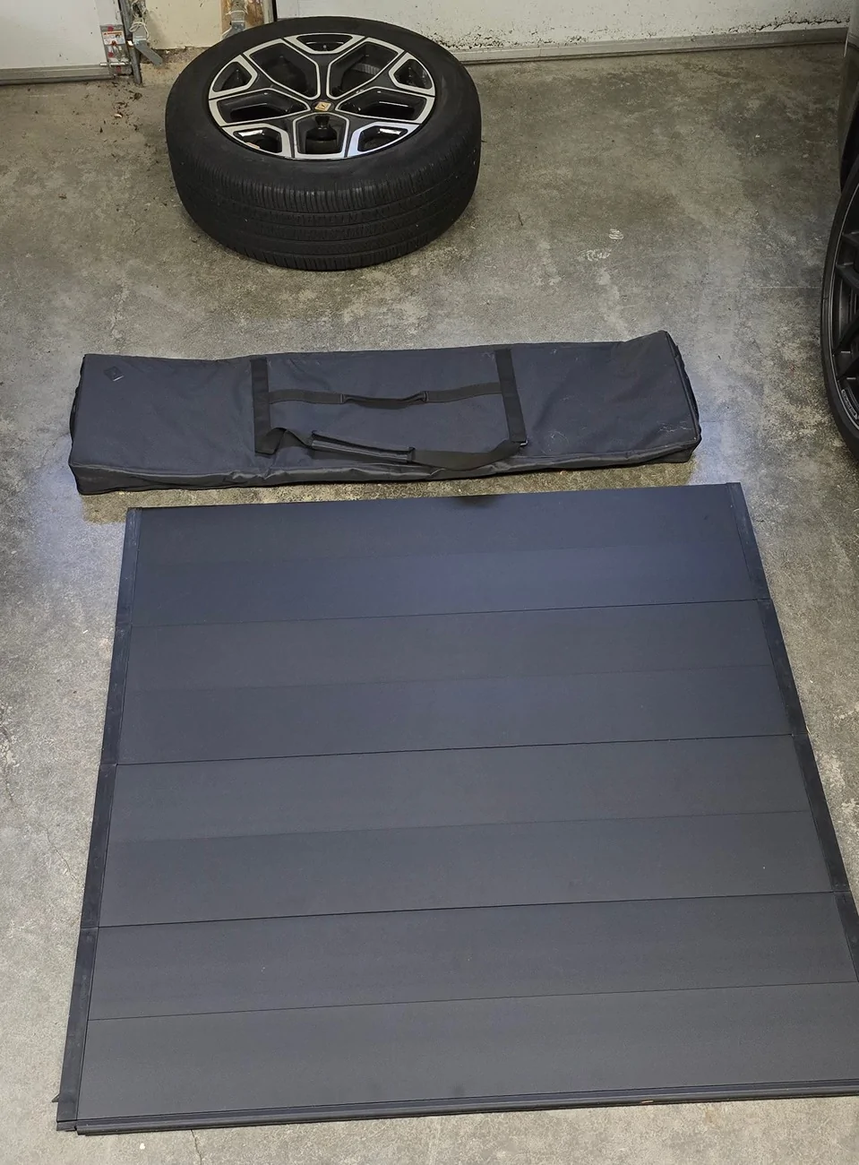 Rivian R1T R1S OEM manual tonneau cover, 7k miles - $700 20251122_142815