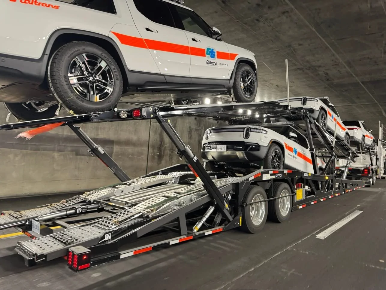 Rivian R1T R1S Caltrans Rivians spotted on transports and in the field Caltrans R1S R1T 5
