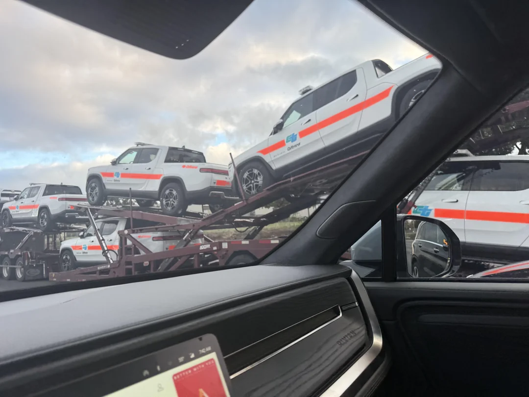 Rivian R1T R1S Caltrans Rivians spotted on transports and in the field Caltrans R1S R1T 3