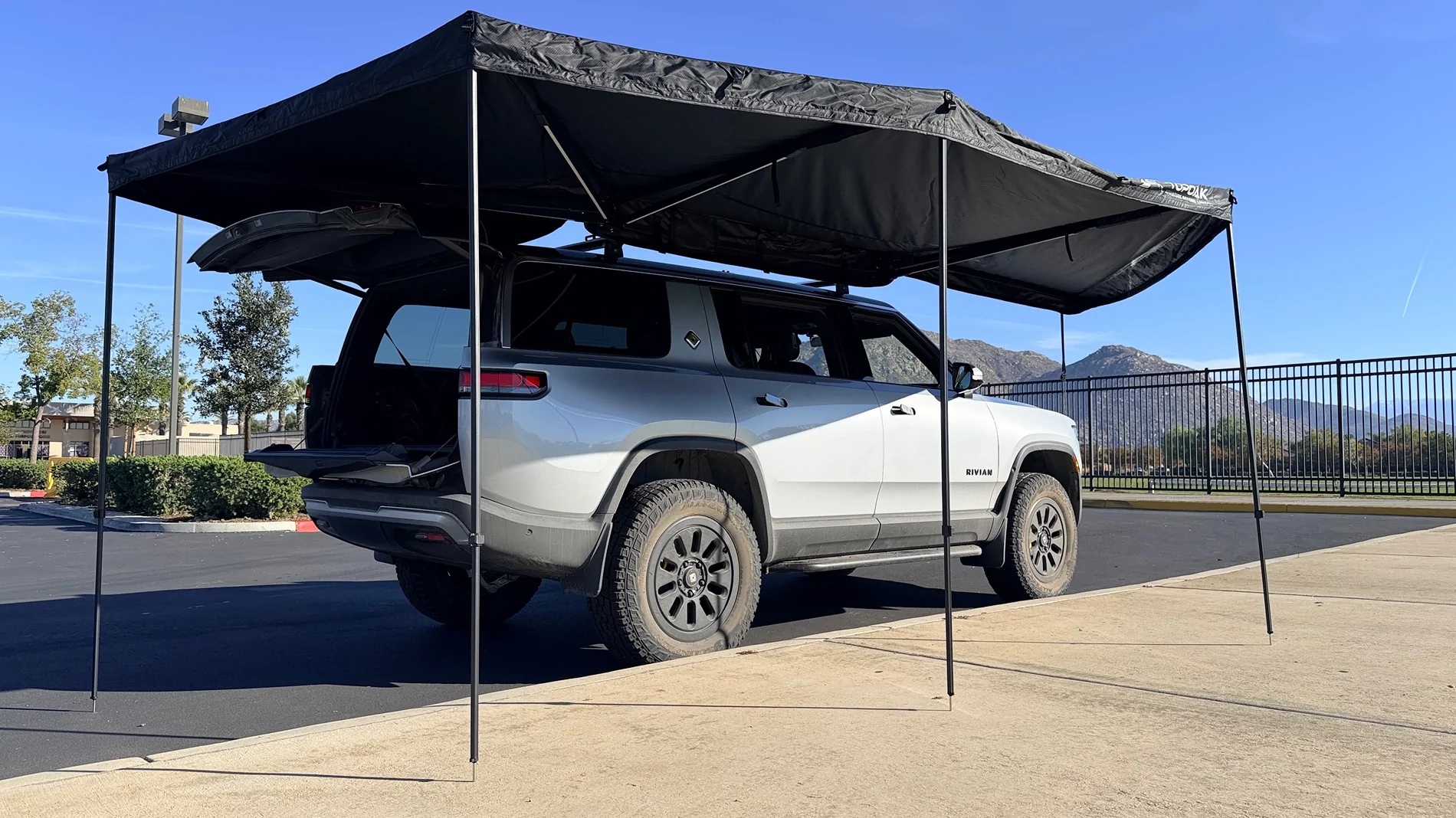 Rivian R1T R1S R1S OEM Crossbar and RTT + Awning - questions IMG_4205