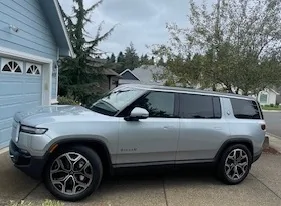 Rivian R1T R1S Help me choose R1S model RIVI1