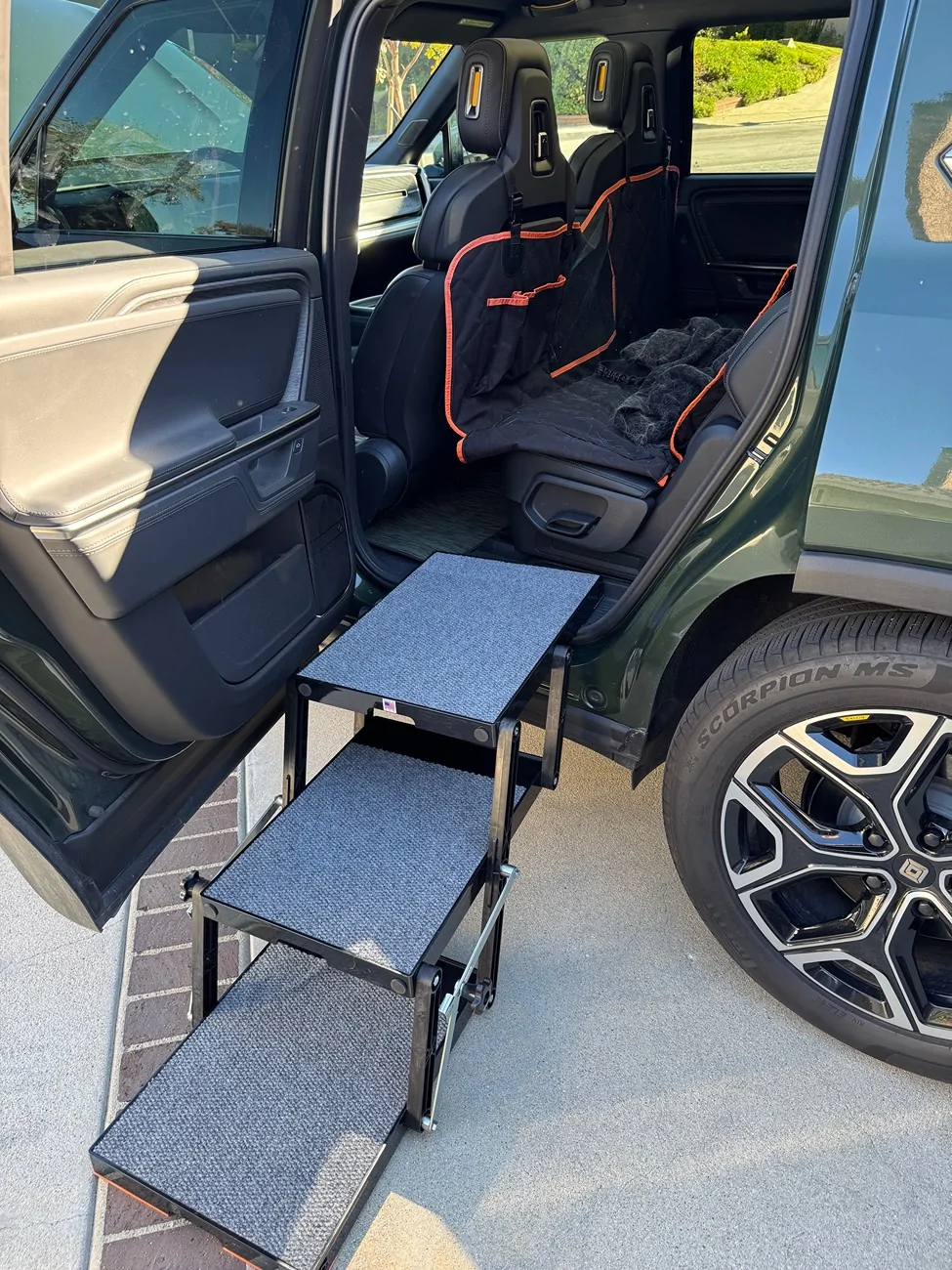 Rivian R1T R1S Pet Loader IMG_3357