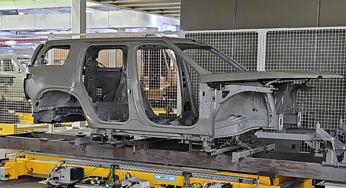 Rivian R1T R1S Latest R2 pics off roading on Moab trails rivian-r2-is-almost-ready-for-production-but-the-line-is-still-a-work-in-progress_3