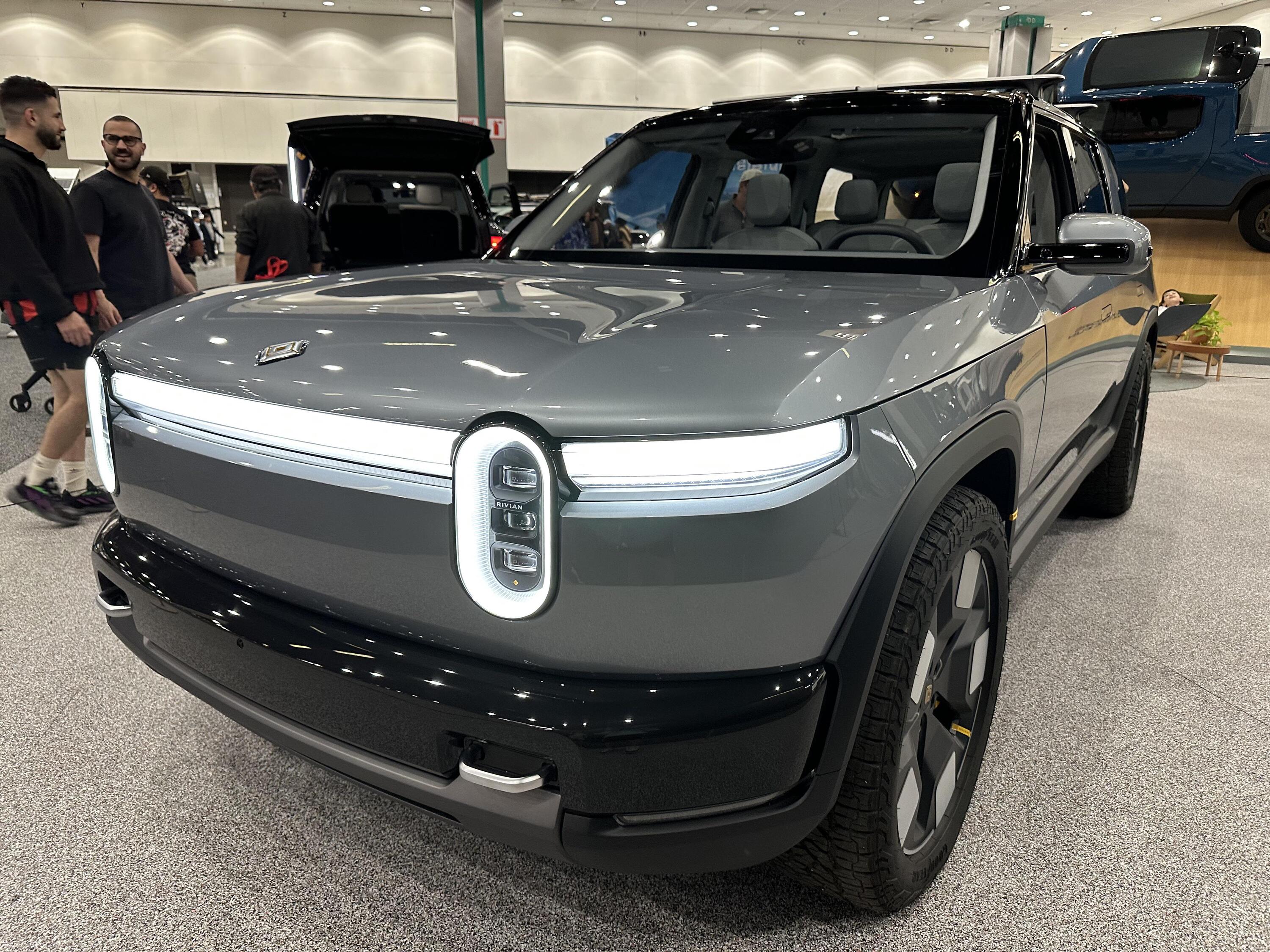 Rivian R1T R1S R2 at LA Auto Show 2025 (photos & videos) tytd11afuu3g1