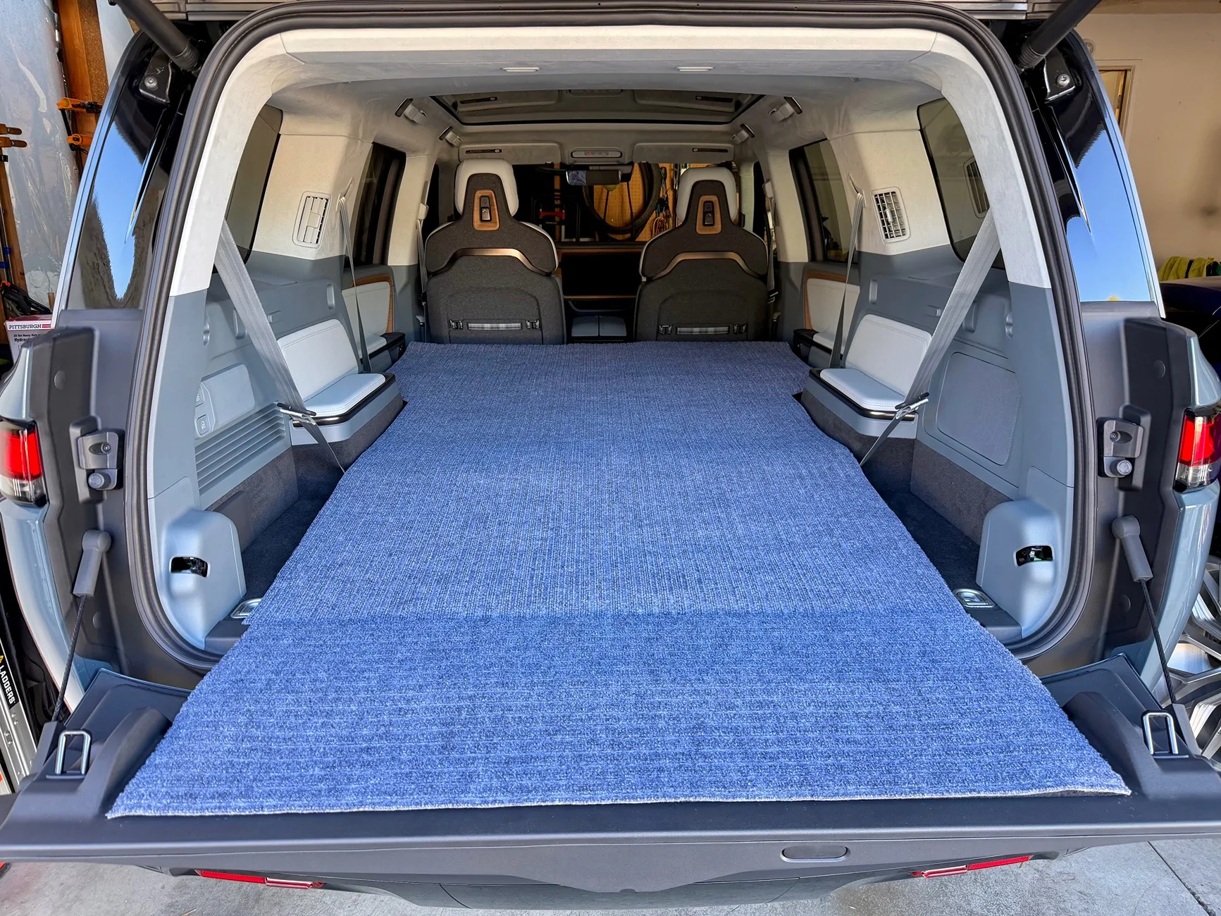 Rivian R1T R1S 2025 R1S Cargo Liner IMG_6247