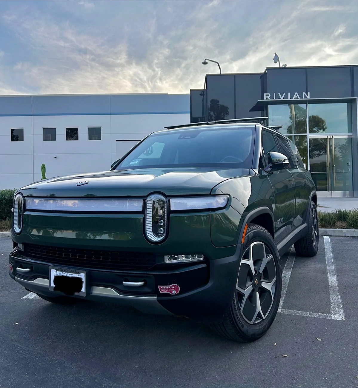 Rivian R1T R1S Black Friday 2025 purchase - our R1S! IMG_1783