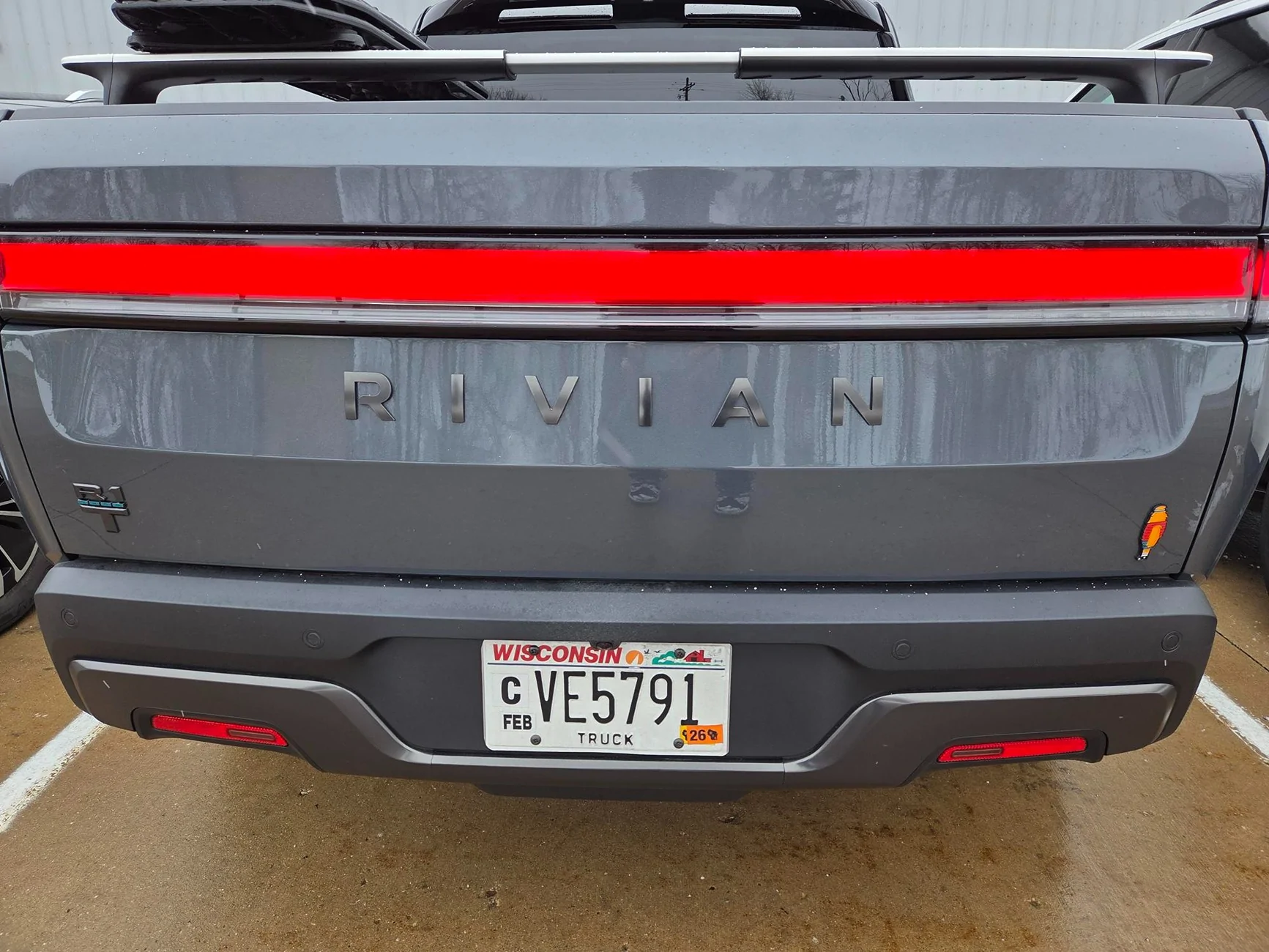 Rivian R1T R1S 2026 R1 Quad Max Delivery Tracker 26 R1T rear