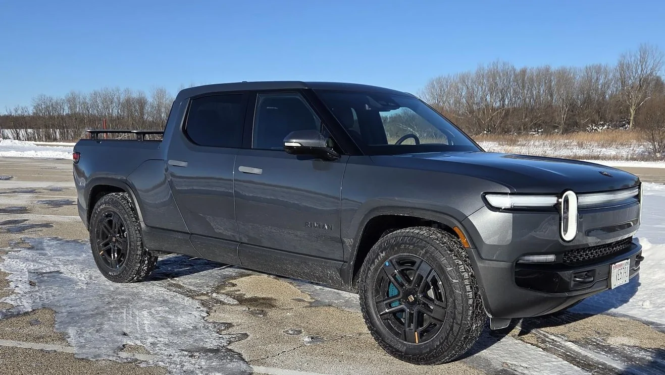 Rivian R1T R1S 2026 R1 Quad Max Delivery Tracker 26 R1T front side right