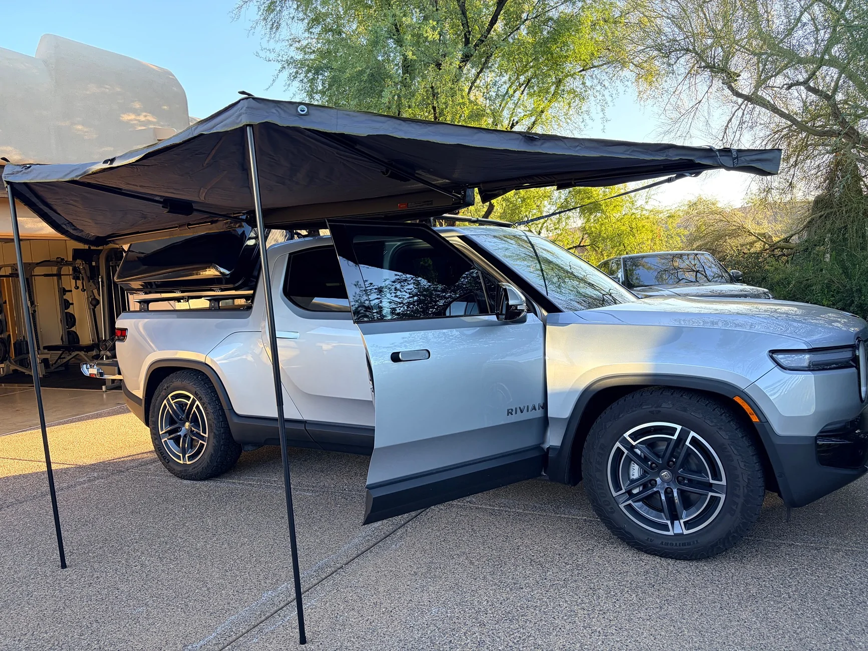 Rivian R1T R1S OVS HD Nomadic 180 lte on R1T cab anyone ? IMG_7632